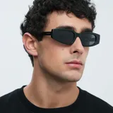 Lentes de sol rectangulares negros con montura gruesa de bio-based G850 y patillas de propionato de celulosa. Lentes polarizadas alemanas con protección UV400, recubrimiento antiscratch y superhydrophobic.