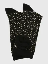 Calcetín de largo medio con estampado floral sobre fondo negro, con puño elástico y talón reforzado.