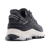 Championes Merrell de trail running modelo Marble M, color negro y gris con suela de goma tricolor y entresuela de EVA. Capellada tejida con zonas de mayor ventilación y sistema de cordones con detalles en zigzag en los laterales.