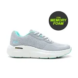 Championes deportivos para mujer, color gris claro con detalles en celeste turquesa. Presentan capellada de malla transpirable, cordones blancos y una suela gruesa blanca con tecnología antideslizante y plantilla con memory foam.