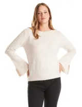 Buzo de tejido melange color beige, con cuello redondo y mangas largas con terminación acampanada. Presenta apliques de perlas decorativas a lo largo del escote y las mangas.