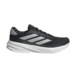 Championes de running Adidas Supernova Stride 2, color negro con detalles plateados y suela blanca.
