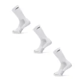 Pack de tres pares de medias tipo crew New Balance, de caña media, con tejido transpirable en el empeine y logo bordado en la parte superior.