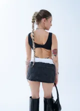 Top tipo musculosa reversible, confeccionado en microfibra pesada, con escote redondo y terminaciones en collareta ancha.