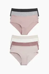 Pack de siete bombachas estilo hipster en tonos variados como negro, gris, rosado, blanco y beige, de tiro medio y confeccionadas en tejido de punto liso.
