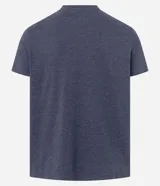 Remera de corte comfort, color azul marino jaspeado, con cuello redondo, manga corta y estampa pequeña localizada en el centro del pecho.