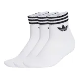 Pack de tres pares de medias cortas Adidas color blanco, con diseño de tres rayas negras en el puño y logo del trébol bordado en negro.
