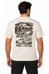 Remera de manga corta color negro, de algodón, con cuello redondo y diseño holgado con estampa frontal.