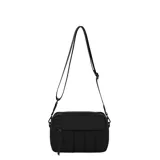 Cartera bandolera de diseño rectangular en color negro, con textura acolchada vertical, cierre superior y bolsillo frontal con cierre. Incluye correa larga ajustable para llevar al hombro o cruzada.