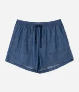 Short de jean azul con lazo en la cintura y bolsillos laterales.