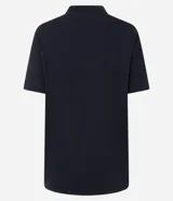 Remera de algodón color negro con cuello redondo y mangas cortas. Presenta una estampa frontal con múltiples imágenes de Hannah Montana y tipografía en tonos rosados.