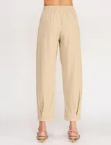 Pantalón holgado de lino color beige de la marca Allie Rose, con tiro alto y pretina elastizada con cordón de ajuste.