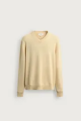 Sweater de punto en mezcla de algodón, color beige, con cuello en V y mangas largas. Presenta terminaciones en rib en cuello, puños y ruedo.
