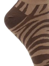 Medias cortas Hush Puppies con estampado animal print tipo zebra en tonos marrón y tostado, con detalle de ribete con volado en el puño.