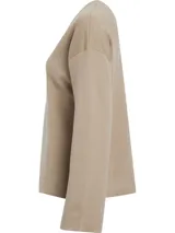 Sweater color beige de lana con escote en v, mangas largas y hombros caídos. Presenta logo de Calvin Klein en la parte superior trasera.