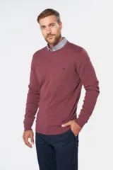 Buzo de punto color verde oscuro, con cuello redondo y mangas largas.