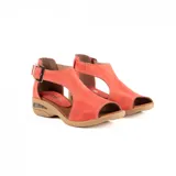Sandalia baja Vanzetti modelo Grace, con suela de burbuja color beige, talón cerrado de cuero marrón y tiras en el empeine con estampado combinado de leopardo, cuadros y flores, además de hebilla metálica ajustable.