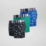 Pack de tres boxers de hombre con cintura elástica con la inscripción "Ultimate", uno negro con estampado de bloques de Tetris, uno verde con estampado geométrico y uno azul con estampado de textos relacionados a videojuegos.