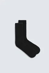 Calcetines de punto con diseño acanalado y acabado en rib, confeccionados en una mezcla de fibra de alpaca, cashmere y seda.
