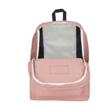 Mochila Jansport modelo Superbreak, de color rosado con etiqueta frontal de la marca. Cuenta con un amplio compartimento principal y un bolsillo delantero con cierre.