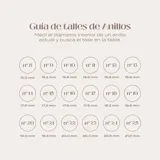 Anillo de oro 10k con diseño de nudo central y bandas laterales decoradas con pequeñas circonias engastadas.