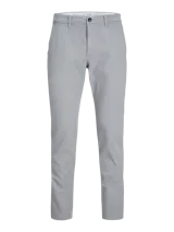 Pantalón chino gris con cierre de cremallera.