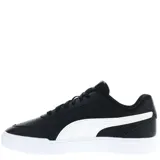 Championes urbanos Puma modelo Caven, color negro con detalles en blanco. Presentan diseño de corte bajo, cierre con cordones y suela de goma blanca.