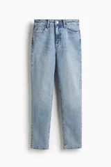 Jean tobillero de cinco bolsillos en denim de tiro alto, con pierna recta y ajuste ceñido en el bajo.