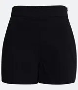 Short de vestir color rosa claro, de corte recto y tiro alto.