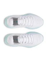 Championes de entrenamiento Under Armour W Dynamic 2, color blanco con suela celeste. Presentan parte superior de tejido UA IntelliKnit y mediasuela Flow para mayor amortiguación y estabilidad.