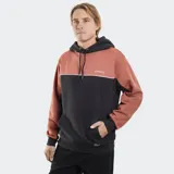 Canguro con capucha y cordones ajustables, diseño color block en tonos marrón y negro, con bolsillo frontal tipo canguro y logo de la marca bordado en el pecho.