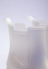 Botas de lluvia de caña baja color gris, con elástico lateral y suela track.