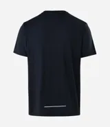 Remera deportiva de hombre con tecnología Dry, confeccionada en poliamida y elastano. Presenta un diseño de corte regular, cuello redondo, manga corta y estampa lettering pequeña en el pecho con la frase Seeking my highs.