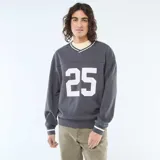Buzo deportivo de felpa en color gris, con cuello en V y detalles de rayas blancas en el cuello y los puños. Presenta el número 25 estampado en blanco en la parte frontal y tiene un corte holgado.