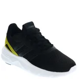 Championes deportivos Adidas modelo Nebzed Cloudfoam, con parte superior de malla negra, mediasuela blanca y detalle estabilizador en el talón color amarillo.