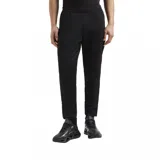 Pantalón de jogging negro de corte ajustado, con cintura elástica y logo EA7 Emporio Armani en la pierna izquierda.