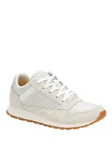 Championes Caterpillar modelo Ventura W's, color blanco y gris claro, confeccionados con capellada de gamuza y lona, cordones blancos y suela de goma color caramelo.