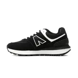 Championes deportivos American Sport modelo Mila 2.0, color negro con detalles en blanco. Confeccionados en malla y gamuza sintética, con cordones blancos y logo lateral en forma de letra "A".