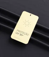 Remera deportiva de manga larga Get Over, confeccionada en tejido técnico con tecnología Dry y protección UV 30+. Presenta cuello redondo, corte regular y acabado con textura sutil.