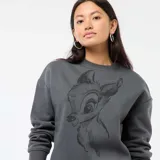 Buzo de cuello redondo y manga larga en color gris, con estampado frontal de Bambi en tono más oscuro.