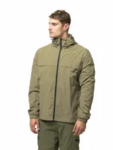 Campera rompevientos de nylon color verde oliva, con capucha ajustable, cierre frontal completo, puños elásticos y bolsillos laterales con cierre.