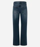 Pantalón de jean azul con lavado desgastado, de corte bootcut, tiro bajo y bolsillos funcionales con tachas metálicas.
