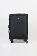 Valija de cabina rígida color negro con cuatro ruedas, manija retráctil y cierre con cremallera.