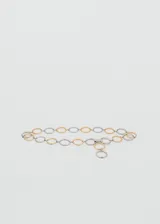 Cinturón de cadena metálica compuesto por eslabones circulares en tonos plateado y dorado combinados.