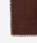 Bufanda femenina de punto liviano en color negro, con diseño básico y terminación deshilachada en los extremos.