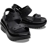 Sandalias Crocs modelo Classic Mega Crush, de color negro, con diseño de plataforma alta, suela dentada y parte superior con dos tiras y correa trasera ajustable.