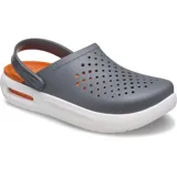 Zuecos Crocs modelo InMotion LiteRide Clog, de color gris en la parte superior perforada con tira trasera pivotante y suela gruesa de plataforma en color blanco con detalles negros.