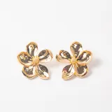 Caravanas de diseño floral en color dorado con acabado brillante y textura irregular en los pétalos.