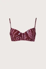 Top de bikini tipo corsetero con aros, estampado animal print en tonos bordó y rosado, con breteles finos decorados con pequeñas tachas metálicas.