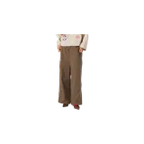 Pantalón de jogging Eme Studios Chali Forest color marrón, de corte recto y holgado. Cuenta con cintura elástica con cordón de ajuste, bolsillos laterales con cierre y líneas reflectivas o blancas a lo largo de las piernas. Presenta el logo de la marca estampado en la pierna derecha.